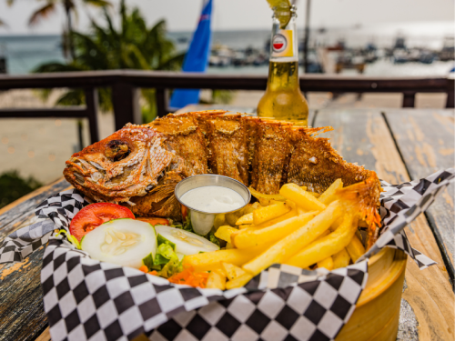 Celebra Dia di Himno y Bandera na Nos Clubhuis!