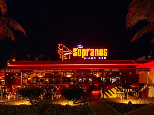 Sopranos Piano Bar – Live Music & Nightlife in Palm Beach, Aruba